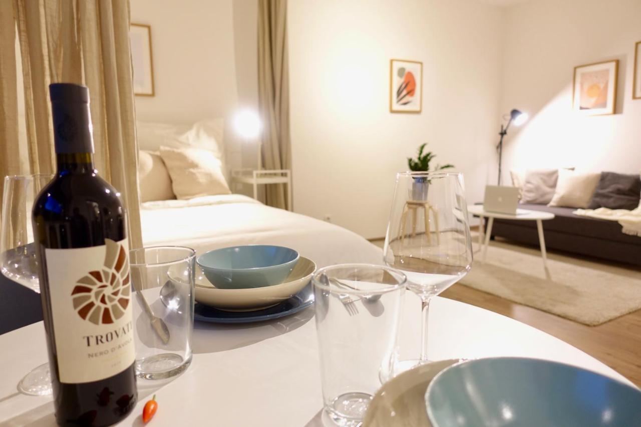 NEU - gemütliches und modernes Apartment mit Stellplatz Coblenza Exterior foto